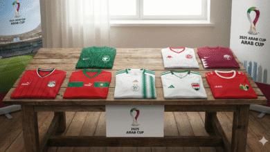 قمصان المنتخبات العربية المشاركة في كأس العرب 2025 معروضة على طاولة